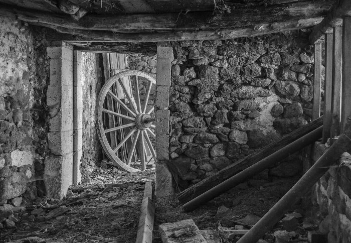 Derelict barn - Jenny Tucker